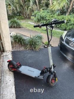 AOKDA Electric Scooter 1000W 30mph. Great Condition However back tire is flat