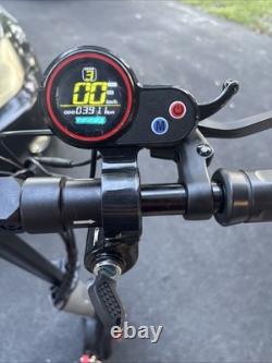 AOKDA Electric Scooter 1000W 30mph. Great Condition However back tire is flat