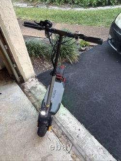 AOKDA Electric Scooter 1000W 30mph. Great Condition However back tire is flat