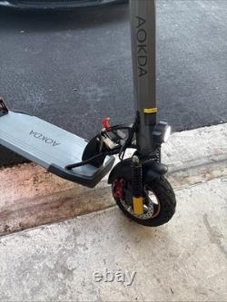 AOKDA Electric Scooter 1000W 30mph. Great Condition However back tire is flat