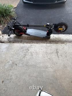 AOKDA Electric Scooter 1000W 30mph. Great Condition However back tire is flat