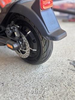 Niu? KQi3 Pro 350 Watts Kick Electric Scooter Black (K3P31EB1A11)
